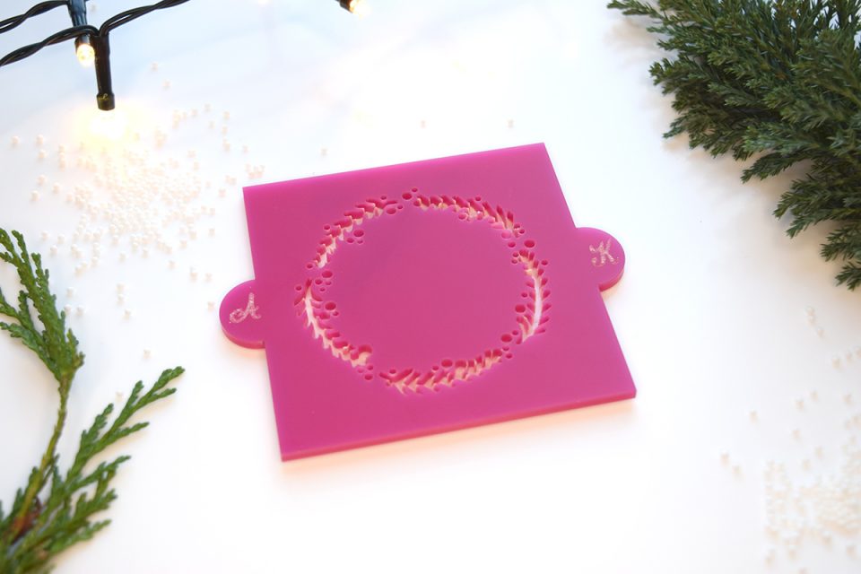 Fir and berry wreath Embosser - Image 2