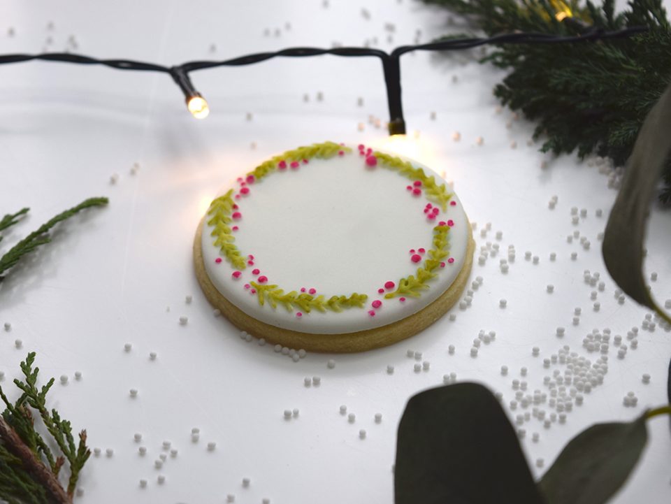 Fir and berry wreath Embosser