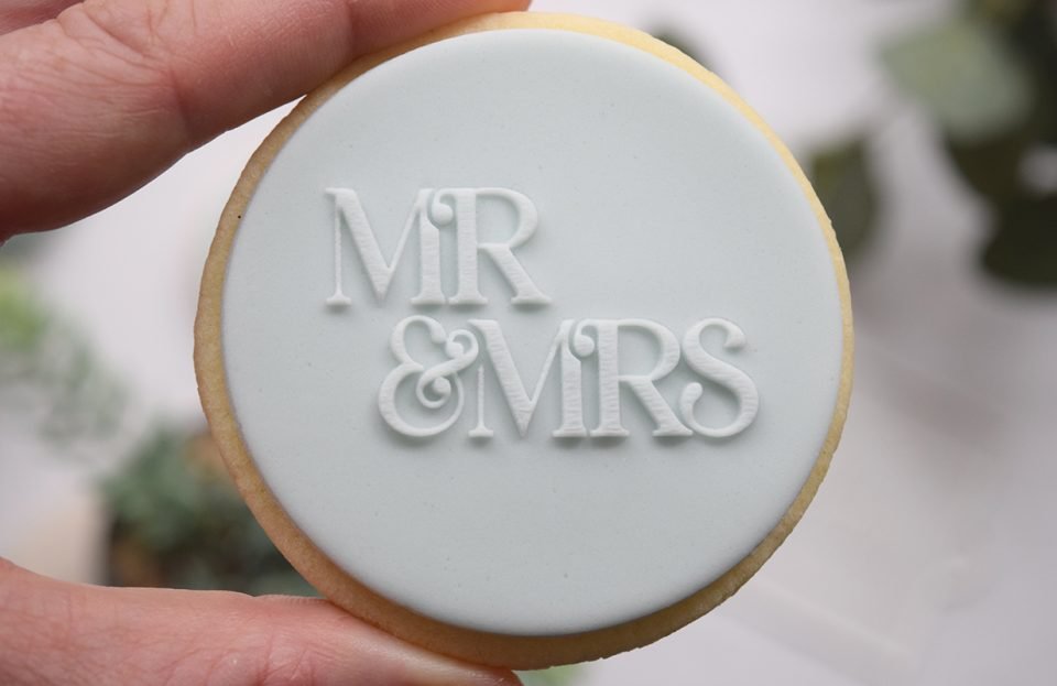 Serif Mr&Mrs embosser