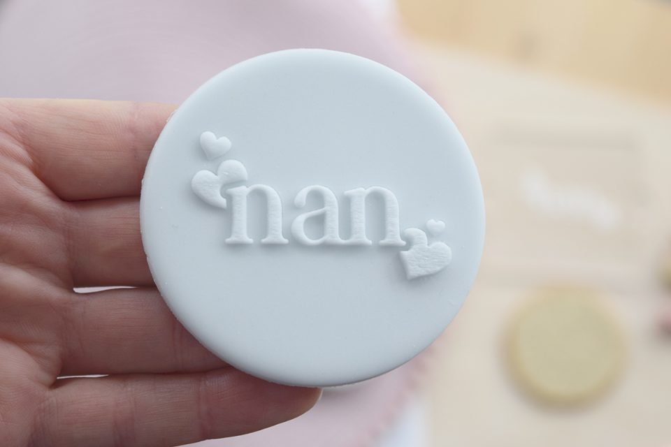 statement Nan + hearts embosser